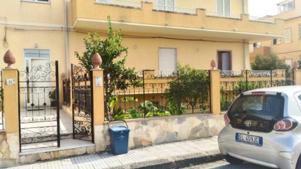 Relax Due Passi Dal Mare Apartment Spadafora Exterior photo